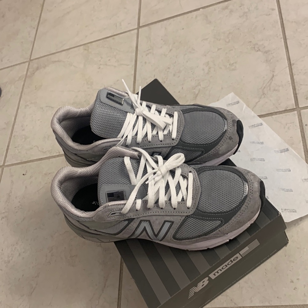 I’m selling my 1x worn Made in America new balance sneakers